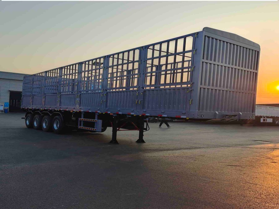 Derun 4 Axle Fence Cargo Semi Trailer در حال عزیمت به غرب آفریقا است
