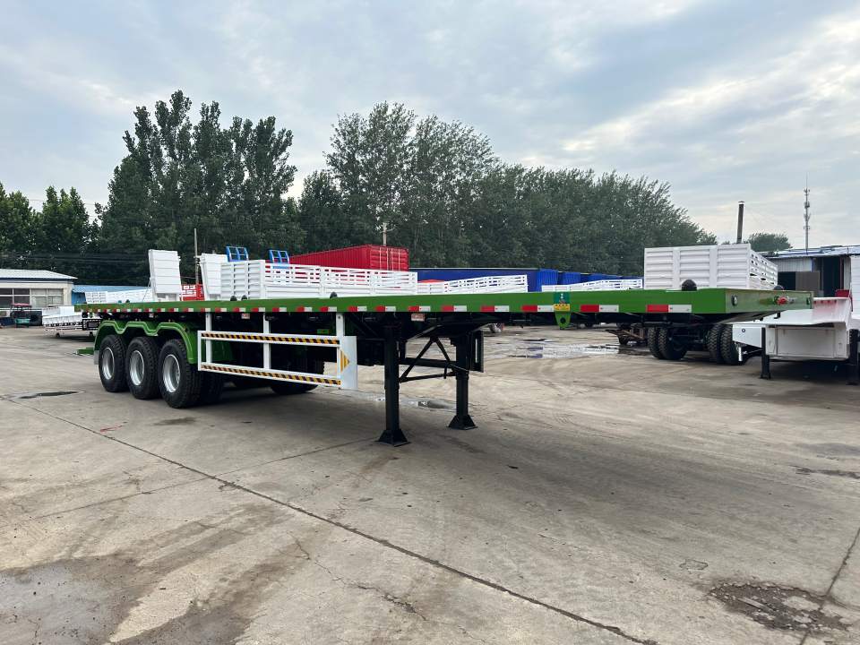 Derun Vehicle با موفقیت 5 نفر نیمه تریلر مسطح را به غنا تحویل داد ، که توسط مشتریان بسیار مورد ستایش قرار گرفتند