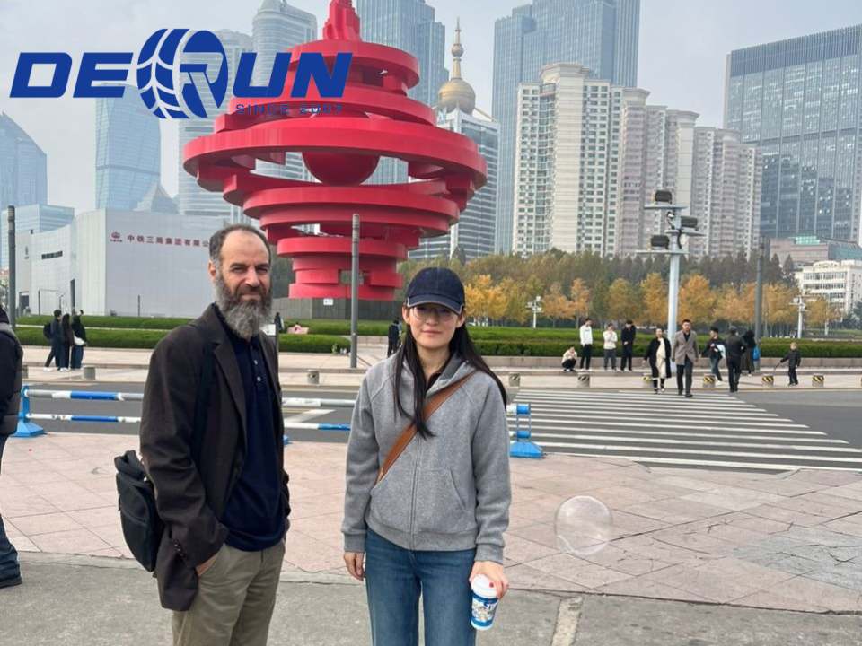 دوست الجزایری هفته گذشته برای بازدید از Derun Vehicle آمد